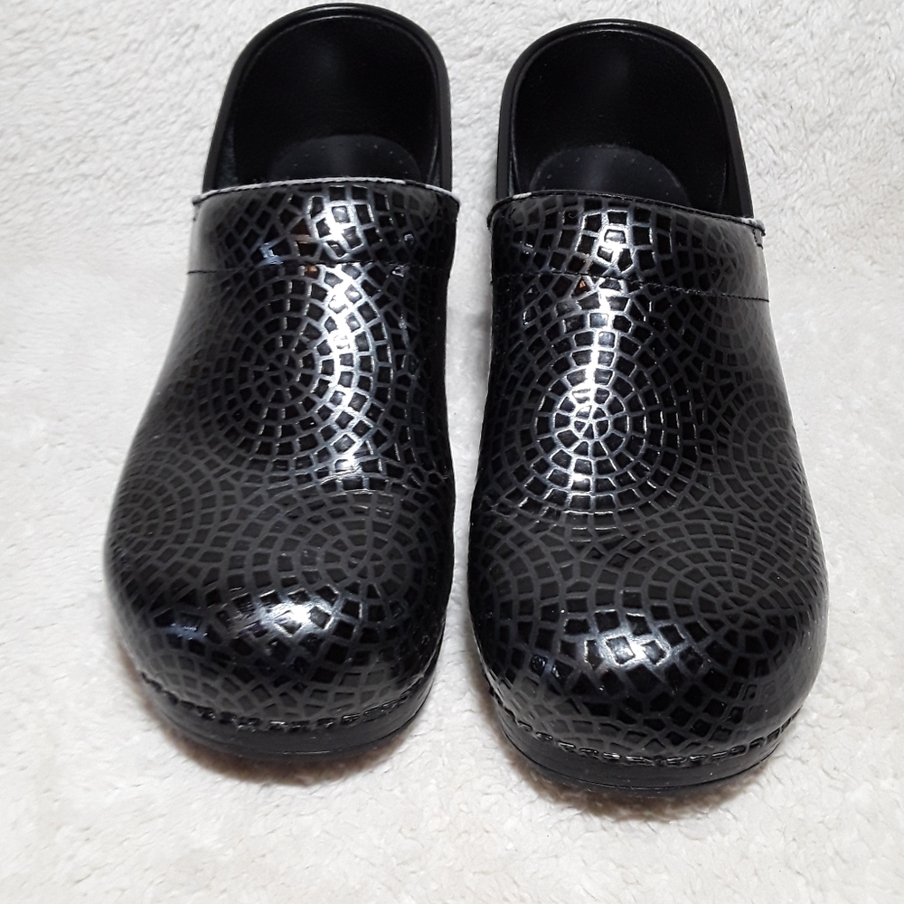 Dansko Black Patterned Clogs Size 41 - image 2